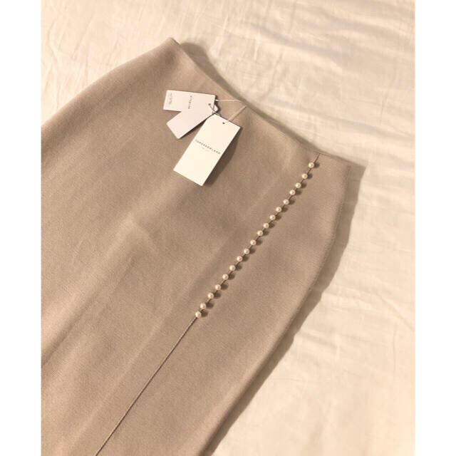 TOMORROWLAND(トゥモローランド)の2019AW パールボタンタイトスカート レディースのスカート(ひざ丈スカート)の商品写真