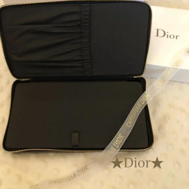 Christian Dior(クリスチャンディオール)の新品非売品★Dior★ディオール バニティ ゴールドロゴ ラッピング済.* レディースのファッション小物(ポーチ)の商品写真