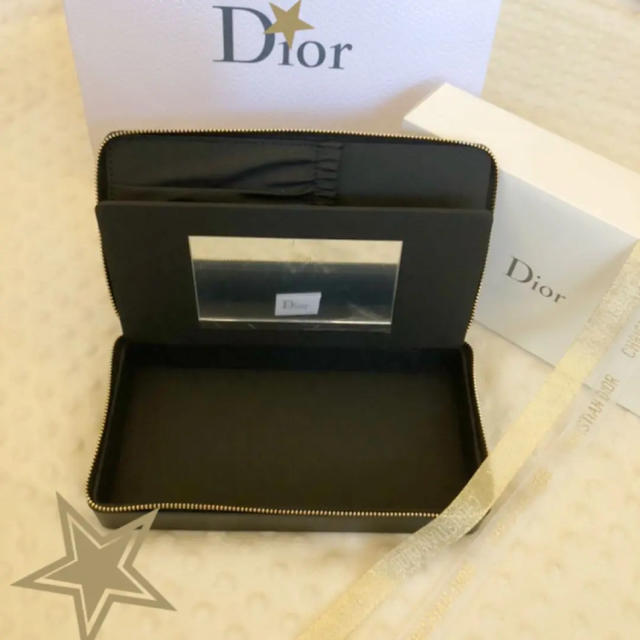 Christian Dior(クリスチャンディオール)の新品非売品★Dior★ディオール バニティ ゴールドロゴ ラッピング済.* レディースのファッション小物(ポーチ)の商品写真