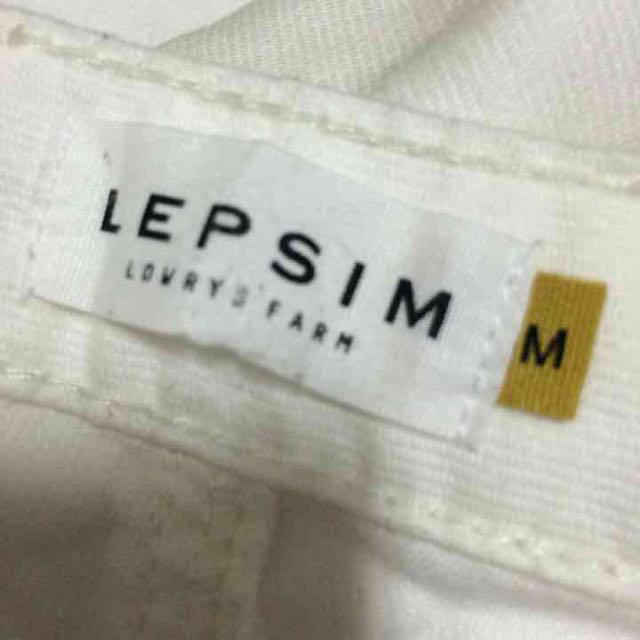 LEPSIM LOWRYS FARM(レプシィムローリーズファーム)のLEPSIM ホワイトパンツ レディースのパンツ(カジュアルパンツ)の商品写真