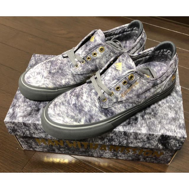 MAN WITH A MISSION(マンウィズアミッション)のEMERICA×MAN WITH A MISSION WINO G6 お毛並み エンタメ/ホビーのタレントグッズ(ミュージシャン)の商品写真