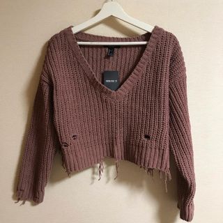 フォーエバートゥエンティーワン(FOREVER 21)の新品未使用タグ付き forever21 ショート丈 ダメージVネックニット(ニット/セーター)