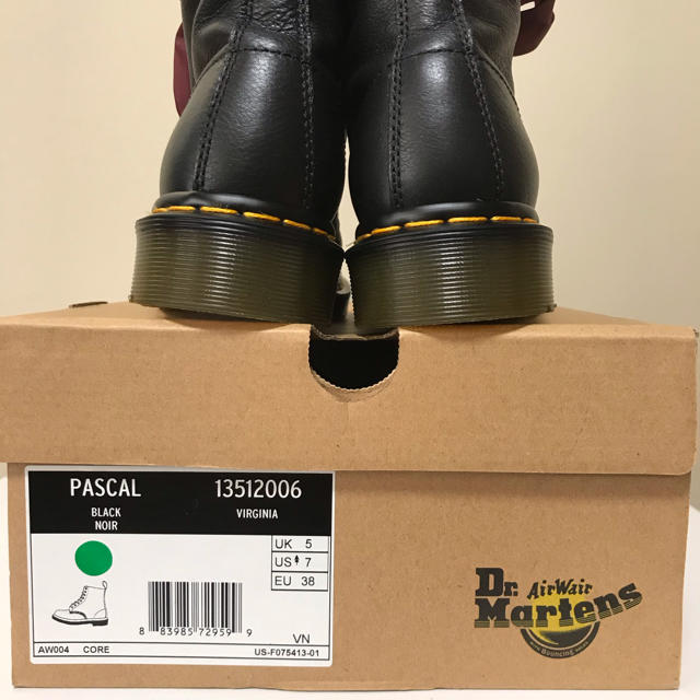 Dr.Martens(ドクターマーチン)の新品 Dr.マーチン 1460 パスカル バージニアレザー 8ホール ブーツ 黒 レディースの靴/シューズ(ブーツ)の商品写真