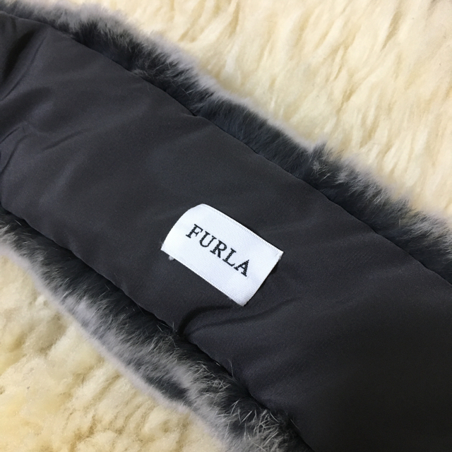 Furla(フルラ)の新品未使用 FURLA フルラ ファー マフラー ティペット グレー リボン レディースのファッション小物(マフラー/ショール)の商品写真