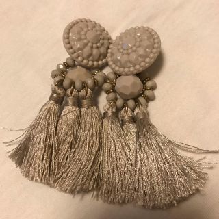 エイチアンドエイチ(H&H)のH&M ピアス　ホワイト(ピアス)