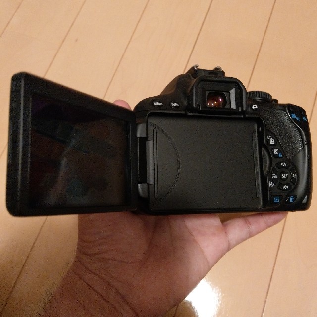 美品　Canon EOS Kiss x6i　ボディ　バッテリ2つ付 2