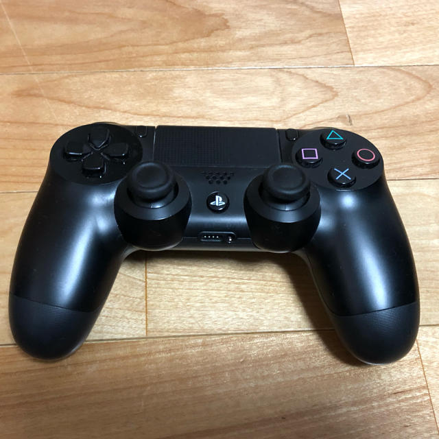 SONY(ソニー)の【値下げ】PS4 コントローラー エンタメ/ホビーのゲームソフト/ゲーム機本体(その他)の商品写真