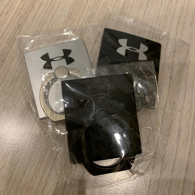 UNDER ARMOUR(アンダーアーマー)の新品未開封🏋️‍♂️スマホリング スマホ/家電/カメラのスマホアクセサリー(その他)の商品写真