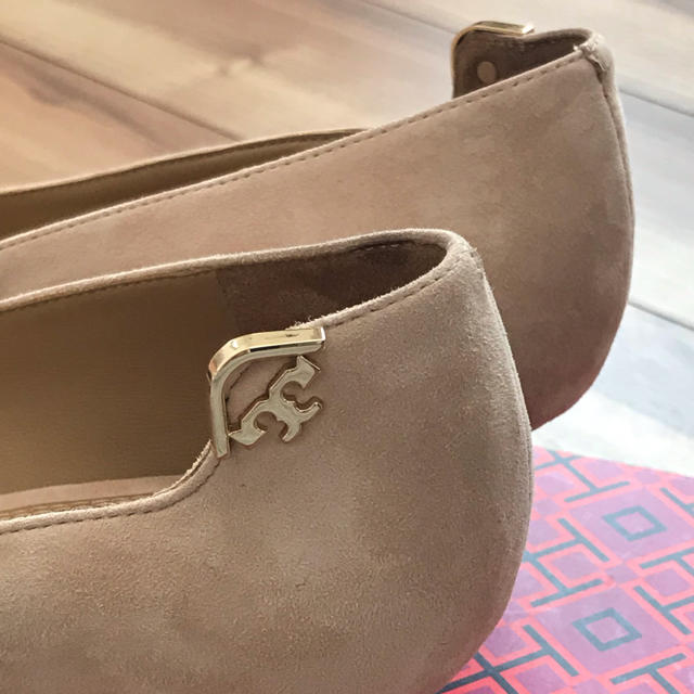 Tory Burch(トリーバーチ)のTory Burchトリーバーチ スエードパンプス レディースの靴/シューズ(ハイヒール/パンプス)の商品写真