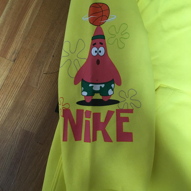 海外限定　Nike Kyrie Irving Sponge Bob パーカー 1