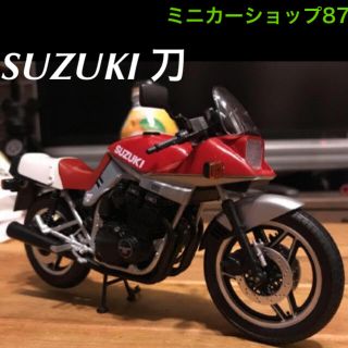 キャラクロ カタナ インテリア 784mm 585mm はがせるシール式 額縁印刷 トリックアート 名車 Gsx1100s Sz 初期型 Sktn 001sgf1 スズキ 壁紙ポスター 19年 Katana 耐候性塗料 建築用壁紙 刀 絵画風 Autoslatorina Cl