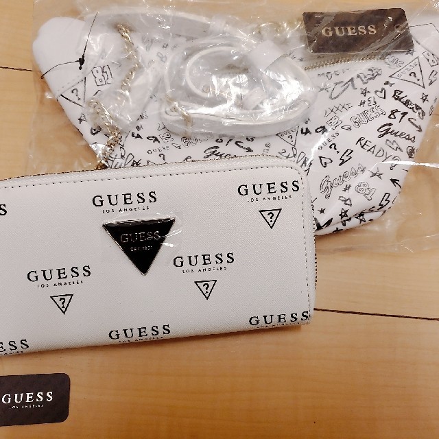 GUESS(ゲス)の【大人気】GUESS ゲス 財布と ウエストバック セット★ レディースのバッグ(ボディバッグ/ウエストポーチ)の商品写真