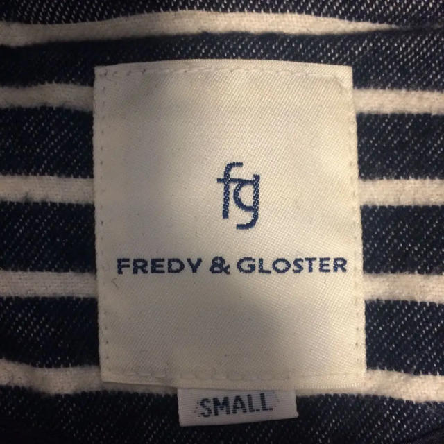 FREDY & GLOSTER(フレディアンドグロスター)のダッフルコート　ネイビー　Sサイズ メンズのジャケット/アウター(ダッフルコート)の商品写真