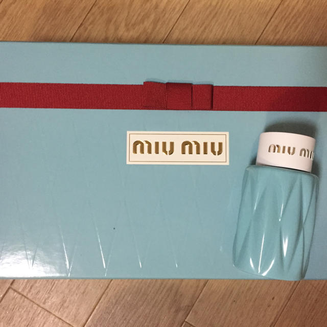 miumiu(ミュウミュウ)のmiumiu ボディーローション コスメ/美容のボディケア(ボディローション/ミルク)の商品写真