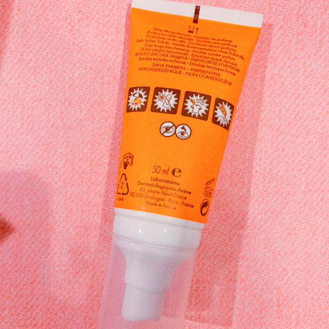 Avene(アベンヌ)の【新品】●最終価格● ★日本未入荷商品★ 敏感肌にも優しい日中美容液❤︎ コスメ/美容のベースメイク/化粧品(化粧下地)の商品写真