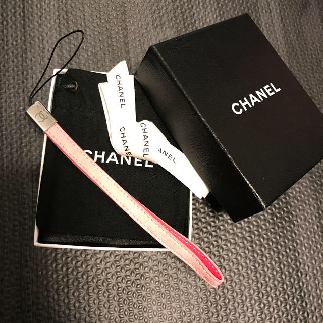 CHANEL(シャネル)のシャネル　携帯　ストラップ ハンドメイドのスマホケース/アクセサリー(スマホストラップ/チャーム)の商品写真