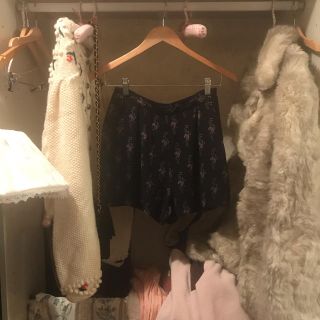 ミュウミュウ(miumiu)のmiumiu flower pants.(ショートパンツ)