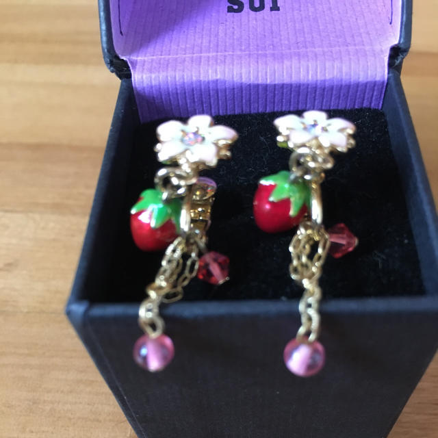 ANNA SUI(アナスイ)のANNA SUIイチゴイヤリング レディースのアクセサリー(イヤリング)の商品写真