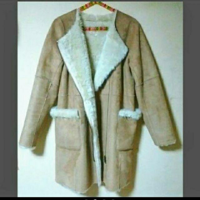 UNITED ARROWS(ユナイテッドアローズ)の定価￥30,000 ジュエルチェンジズ フェイク ムートン コート ベージュ 冬 レディースのジャケット/アウター(ロングコート)の商品写真