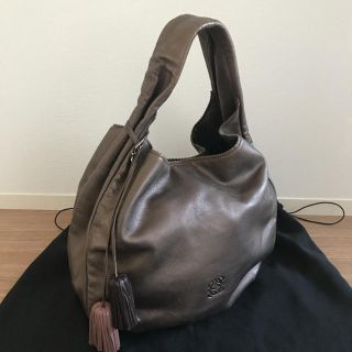 ロエベ(LOEWE)の良品　ロエベ   LOEWE ヴィエント　ナッパレザー　タッセル (ショルダーバッグ)