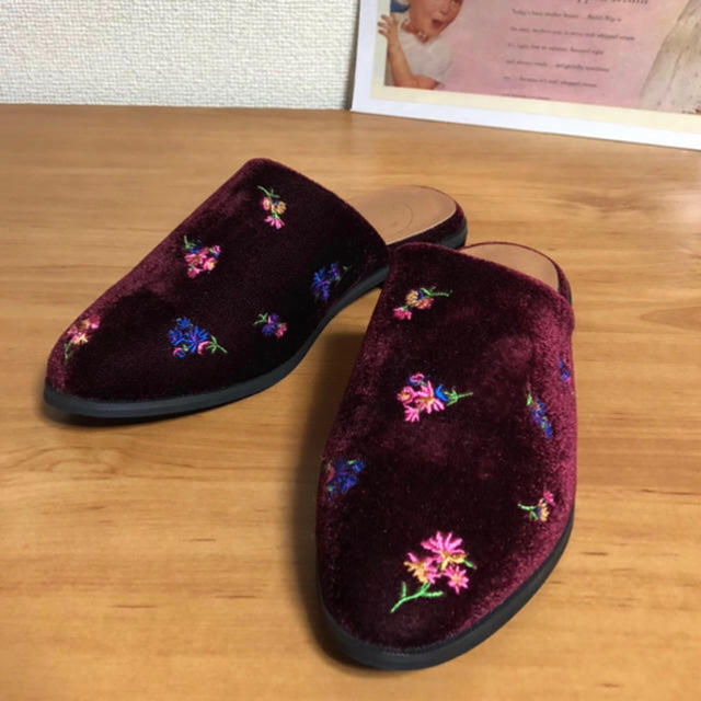 w closet(ダブルクローゼット)の新品未使用♡ wcloset 刺繍 ベロア サンダル レディースの靴/シューズ(サンダル)の商品写真