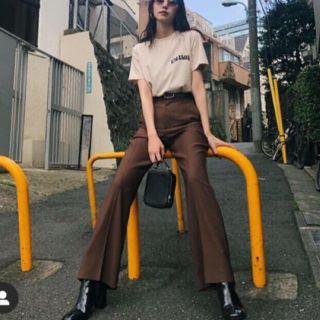 マウジー(moussy)のMOUSSY CENTER PRESS FLARE  パンツ　ワイドパンツ(カジュアルパンツ)