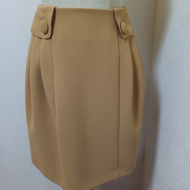 L'EST ROSE(レストローズ)のLEST ROSE スカート　新品未使用 レディースのスカート(ひざ丈スカート)の商品写真
