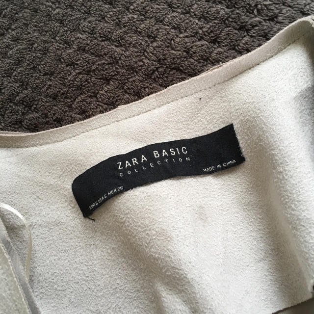 ZARA(ザラ)のZARA フェイクスエード  ロールアップ レディースのジャケット/アウター(ノーカラージャケット)の商品写真