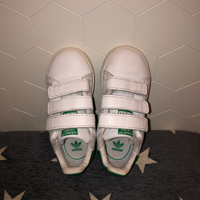 adidas(アディダス)のSERa様専用　adidas スタンスミス　キッズ　16.5cm  キッズ/ベビー/マタニティのキッズ靴/シューズ(15cm~)(スニーカー)の商品写真