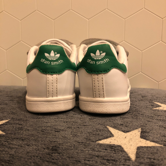 adidas(アディダス)のSERa様専用　adidas スタンスミス　キッズ　16.5cm  キッズ/ベビー/マタニティのキッズ靴/シューズ(15cm~)(スニーカー)の商品写真