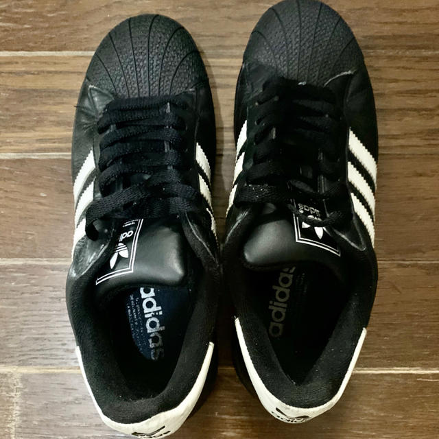 addidas スニーカー