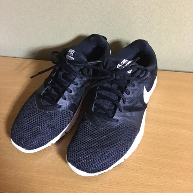 NIKE レデーススニーカー フレックスエッセンシャル 24.5cm ブラック