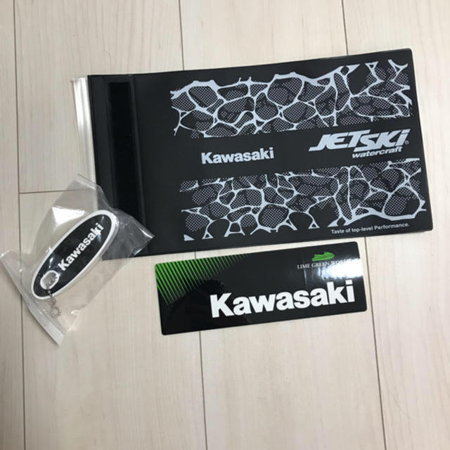 カワサキ(カワサキ)のkawasakiステッカー キーフロート 船検証入れ スポーツ/アウトドアのスポーツ/アウトドア その他(その他)の商品写真