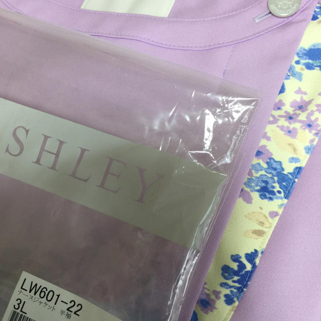 LAURA ASHLEY(ローラアシュレイ)のナースジャケット〔ローラアシュレイ〕3L レディースのジャケット/アウター(その他)の商品写真