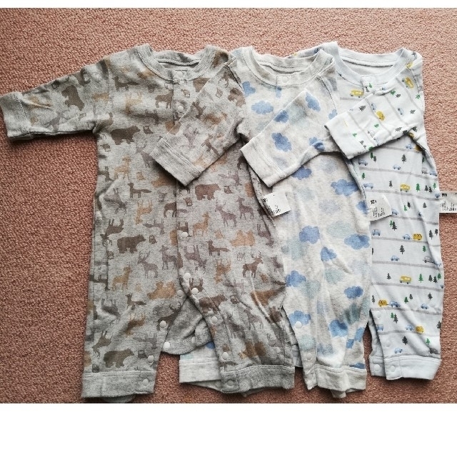 UNIQLO(ユニクロ)のユニクロ　長袖ロンパース　３枚セット キッズ/ベビー/マタニティのベビー服(~85cm)(ロンパース)の商品写真