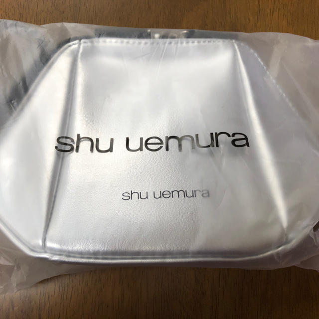 shu uemura(シュウウエムラ)の【新品】shu uemuraのポーチ レディースのファッション小物(ポーチ)の商品写真