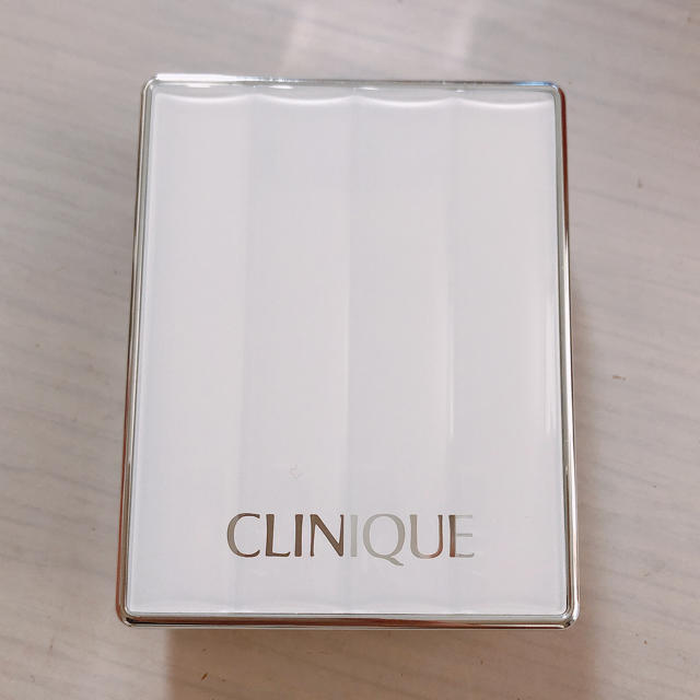 CLINIQUE(クリニーク)のCLINIQUE ❤︎ パウダーファンデーション＋サンプル コスメ/美容のベースメイク/化粧品(ファンデーション)の商品写真