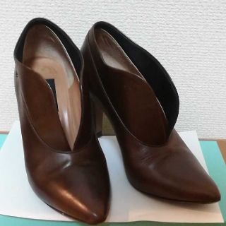 ランバンコレクション(LANVIN COLLECTION)の【LANVIN COLLECTION】Vカット　ブーティ　ブラウン(ブーティ)