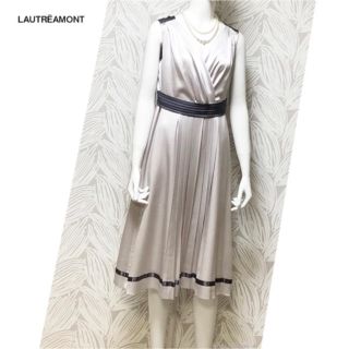 ロートレアモン(LAUTREAMONT)の新品未使用 タグ付き 半額以下 LAUTREAMONT グレーサテンドレス(ひざ丈ワンピース)