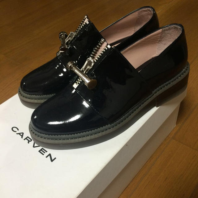 CARVEN(カルヴェン)のCARVEN フロントジップローファー レディースの靴/シューズ(ローファー/革靴)の商品写真