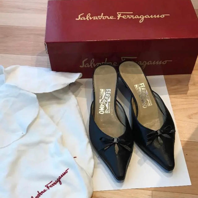 Salvatore Ferragamo(サルヴァトーレフェラガモ)の【専用】フェラガモ ミュール レディースの靴/シューズ(ミュール)の商品写真