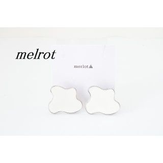 メルロー(merlot)の【S165】merlot メルロー 変形 ピアス ホワイト(ピアス)