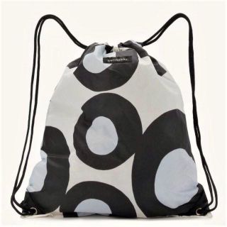 マリメッコ(marimekko)の新品タグ付【マリメッコ 】ナップサック コンパクト携帯用 Klaava(リュック/バックパック)