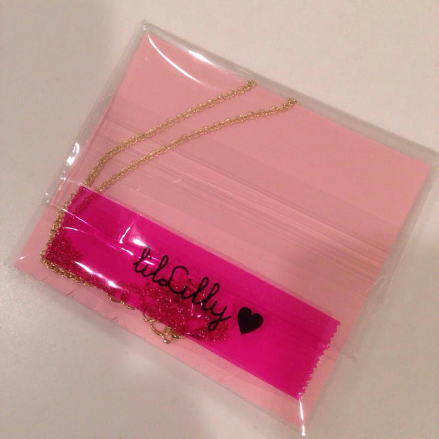 lilLilly(リルリリー)のlilLilly ロゴネックレス レディースのアクセサリー(ネックレス)の商品写真