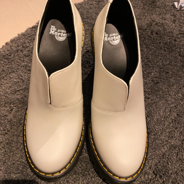 Dr.Martens(ドクターマーチン)のDr Martens ホワイト　ヒールパンプス レディースの靴/シューズ(ハイヒール/パンプス)の商品写真