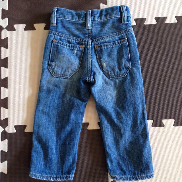 babyGAP(ベビーギャップ)のクラッシュジーンズ90 キッズ/ベビー/マタニティのキッズ服男の子用(90cm~)(パンツ/スパッツ)の商品写真