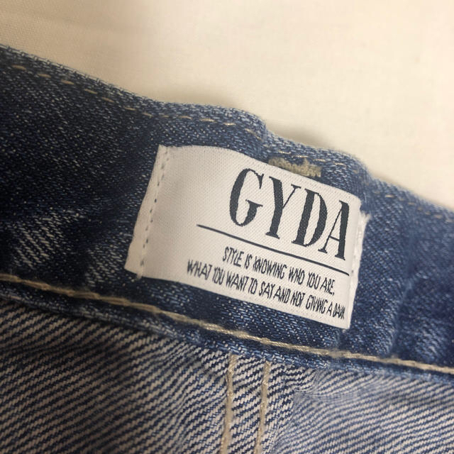 GYDA(ジェイダ)のGYDA SIDE RIPPED ペグトップデニムパンツ レディースのパンツ(デニム/ジーンズ)の商品写真