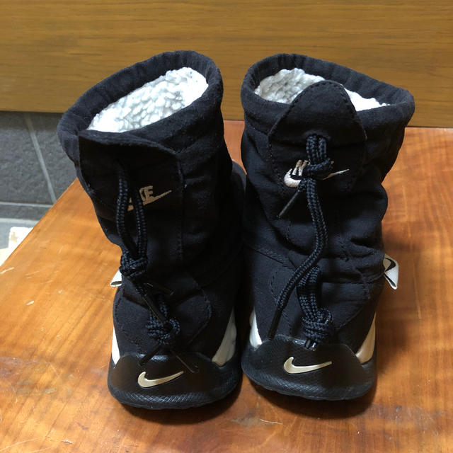 NIKE(ナイキ)のNIKE ボアブーツ キッズ/ベビー/マタニティのキッズ靴/シューズ(15cm~)(ブーツ)の商品写真
