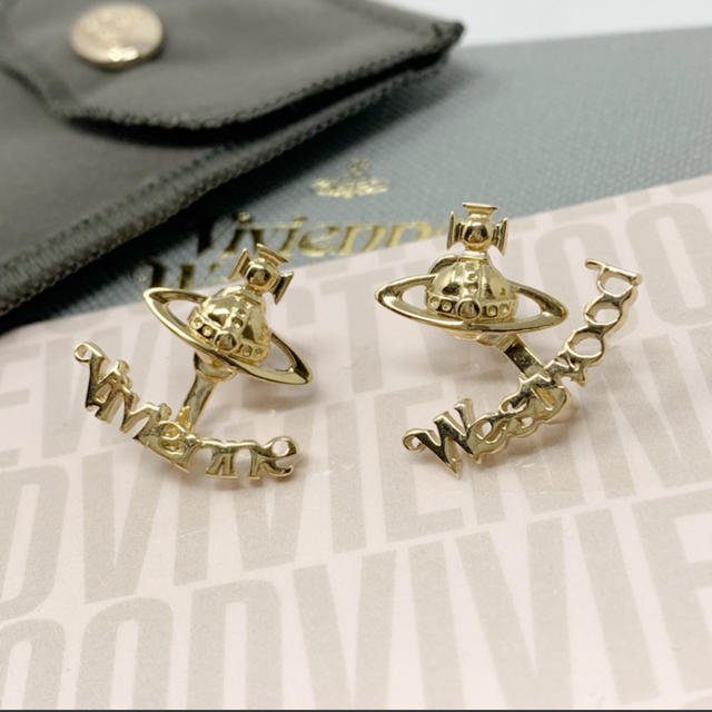 新品☺︎Vivienne Westwood ピアス オーブ ロゴ ゴールド fruut.pt