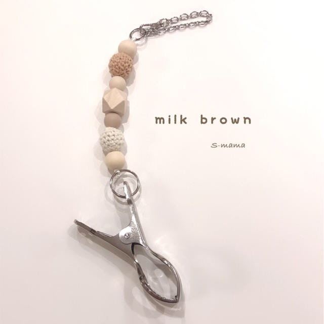 ベビーシューズクリップ【milk brown】 ハンドメイドのキッズ/ベビー(外出用品)の商品写真